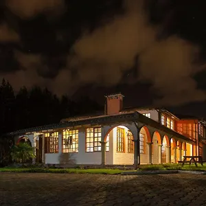https://hosteria-san-carlos-tababela.hotelsquito.com